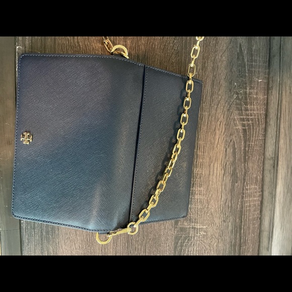 Tory Burch hand bag , so cute and in new condition. I used it only once. - Picture 7 of 8